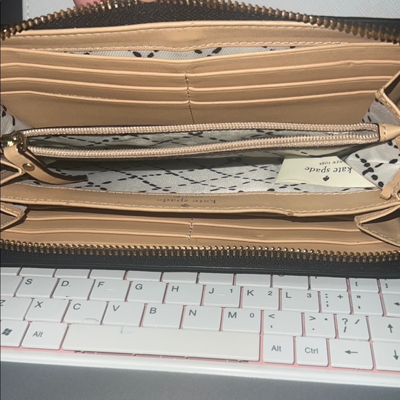 Kate Spade ♠️ Black Textured Wallet - Picture 9 of 9